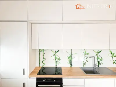 Moderna bijela kuhinja